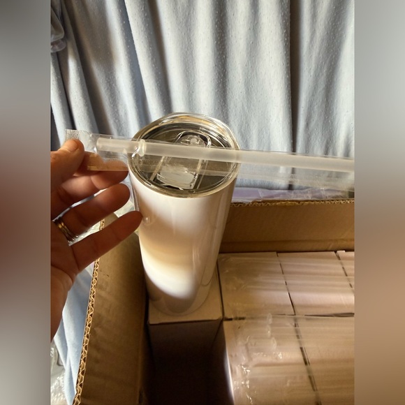 10 pack 20 oz Tall White Insulated Travel Tumbler with Clear Lid - Picture 3 of 6